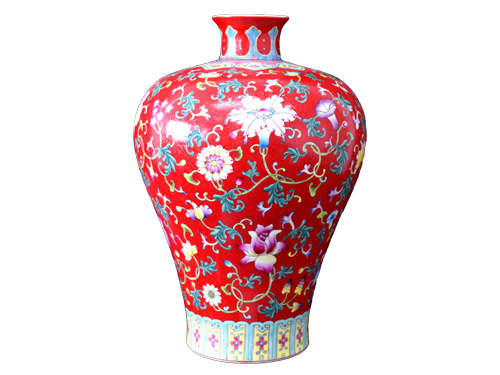 清乾隆 红釉粉彩缠枝纹梅瓶